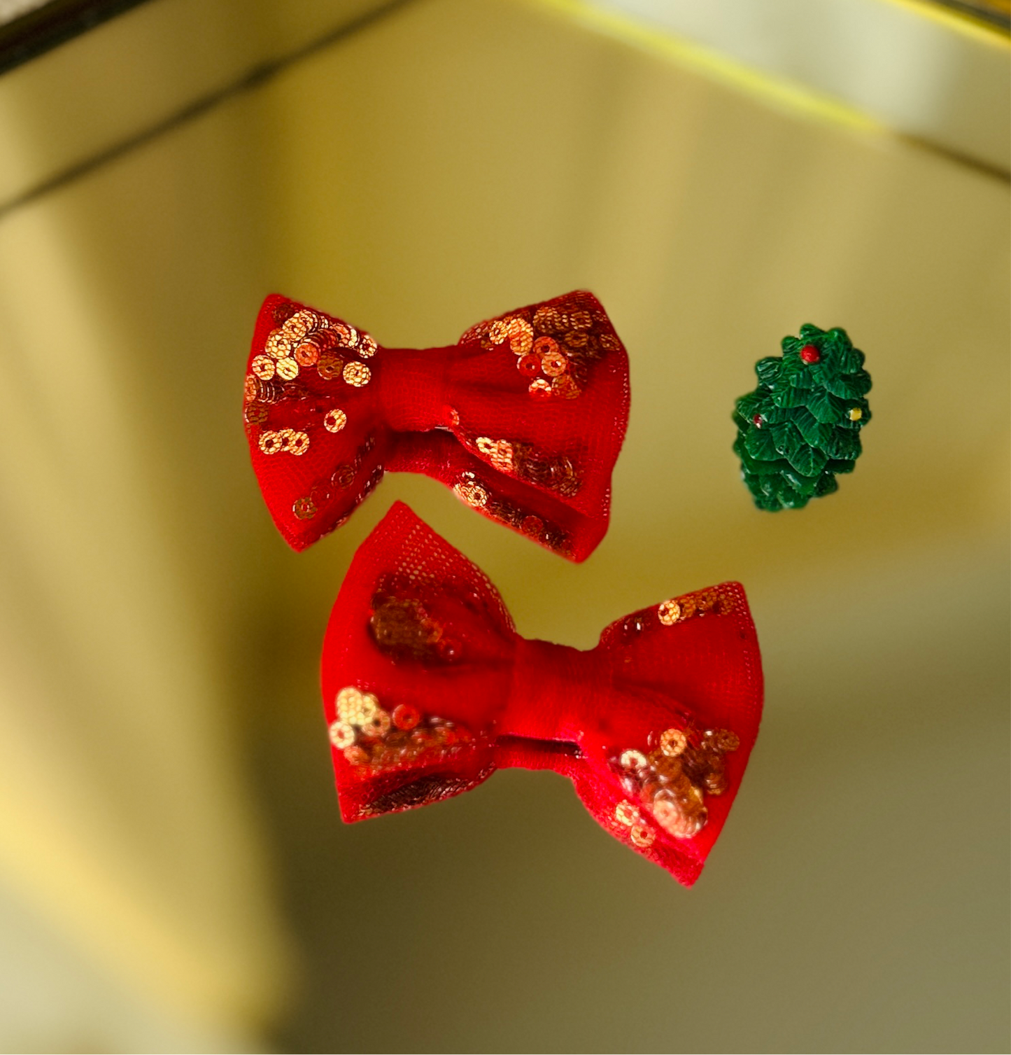 Christmas collections 🎄- Glittering Red bow clips.