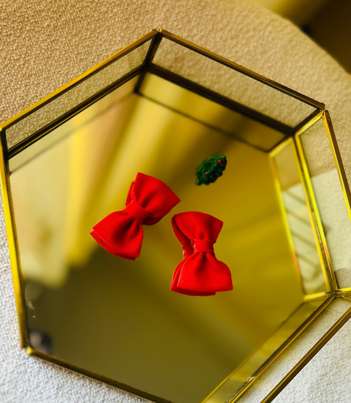 Christmas collections 🎄 - Plain petite red bow clips.