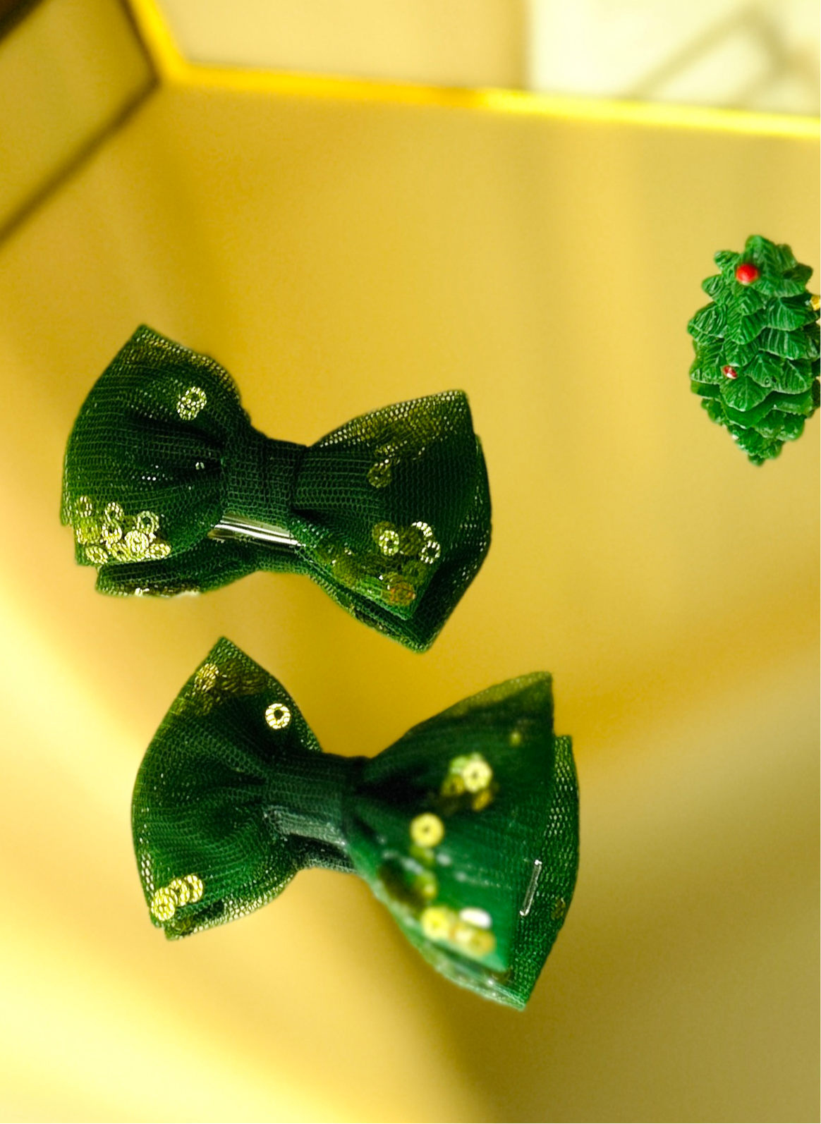 Christmas collections🎄-Glittering Green bow clips.